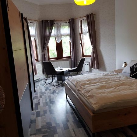 Hotelzimmer Im Alten Reihenhaus Auf Der Stadtmauer Bacharach Eksteriør billede