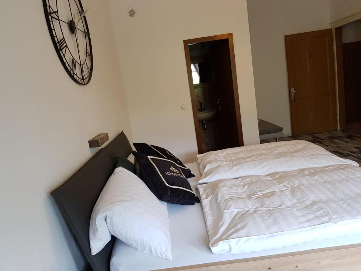 Hotelzimmer Im Alten Reihenhaus Auf Der Stadtmauer Bacharach Eksteriør billede